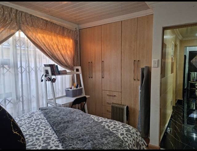 2 BEDROOM HOUSE FOR SALE IN SEBOKENG ZONE 11